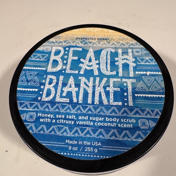 Perfectly Posh~Beach Blanket~Sugar Scrub~New and Sealed - Picture 3 of 4